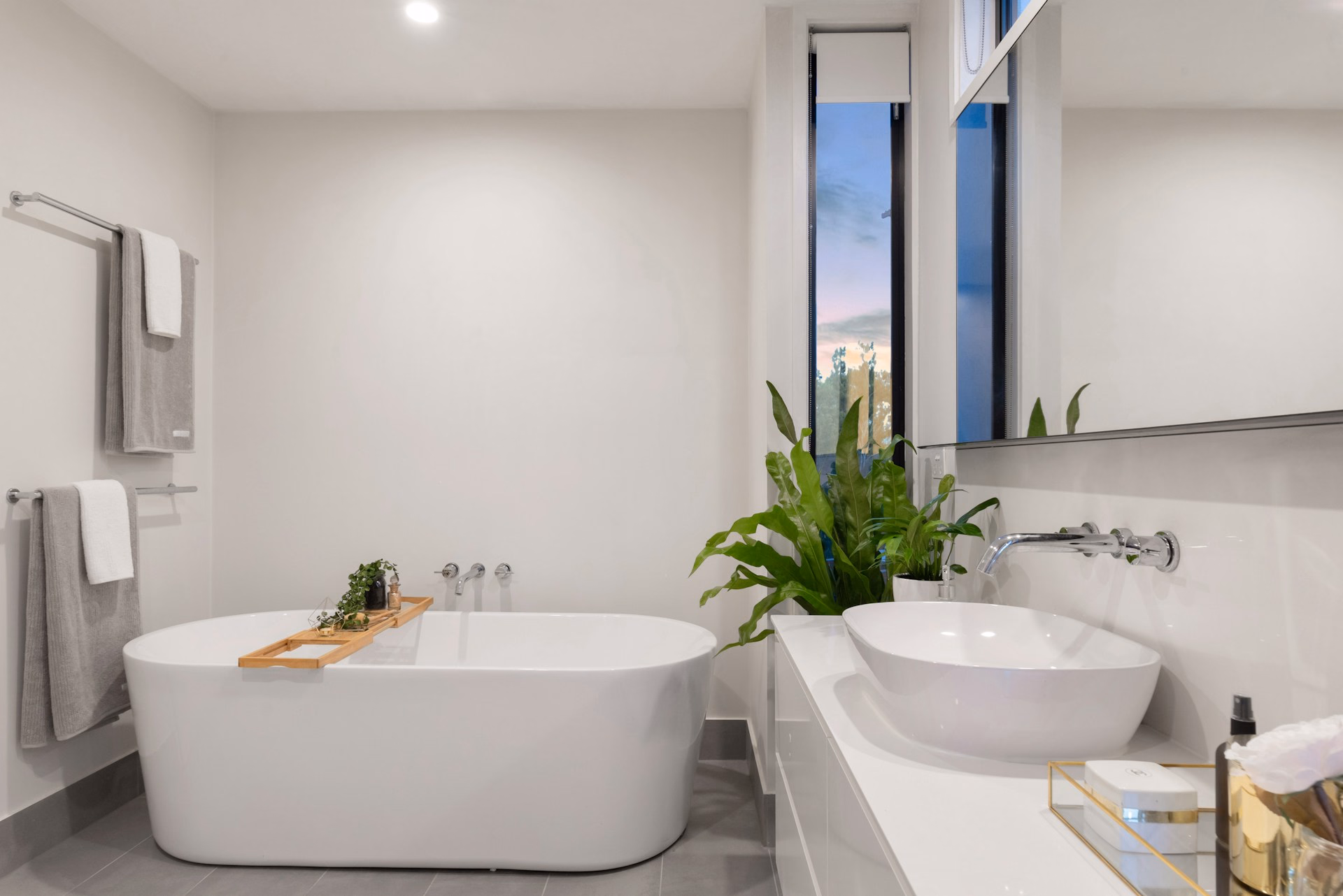 Soaking tub bath preview